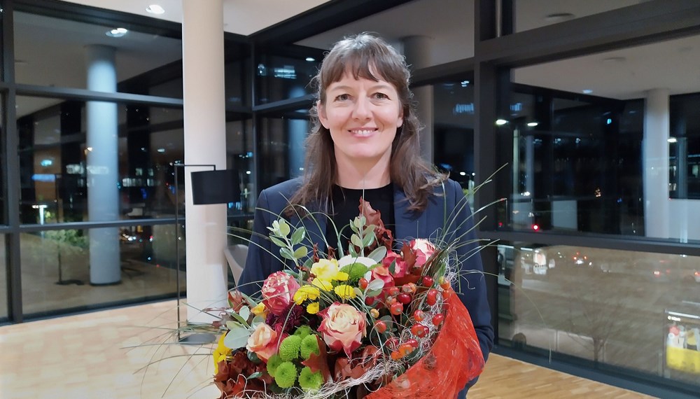 Die Künstlerin Alexandra Kontriner nahm den Josef-Franz-Würlinger-Preis 2021 für ihre Ausstellung „Pioniere“ in der Plattform 6020 entgegen.