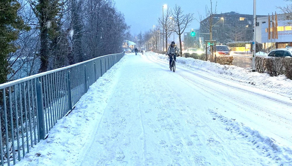 Der Radweg an der Innpromenade wird auch im Winter viel befahren.