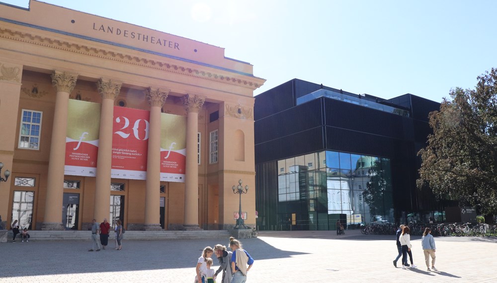 Die derzeitige Direktorin der Vereinigten Bühnen Bozen wird ab 1. September 2023 dem aktuellen TLT-Intendanten Johannes Reitmeier nachfolgen.