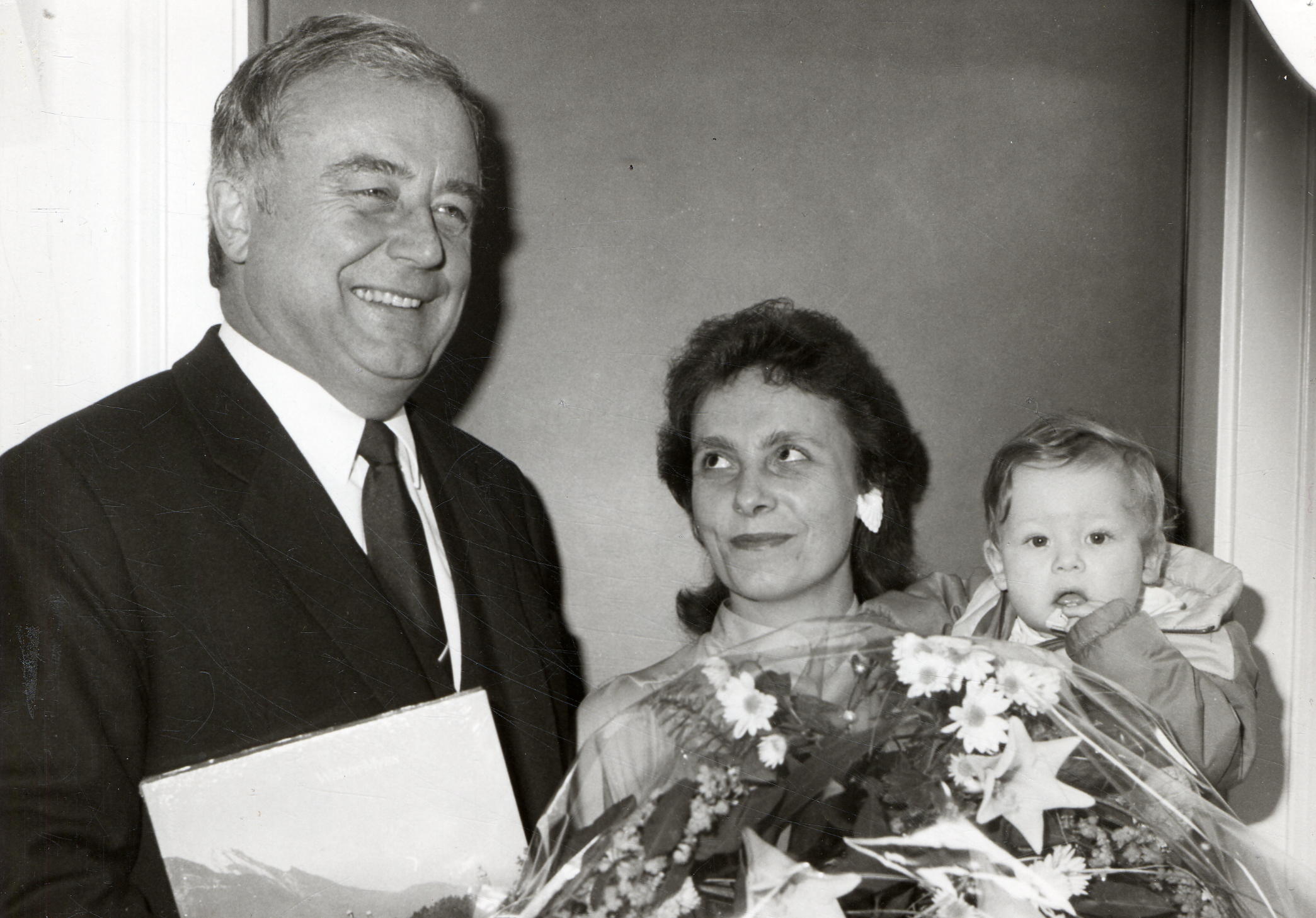 Bereits nach einem Jahr empfing Bürgermeister Romuald Niescher die 10.000 Besucherin im Bürgerservice.