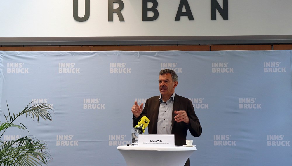Bürgermeister Georg Willi informierte im Rahmen eines Pressegesprächs über die laufenden Prüfungen der Änderungsanträge im Budget.