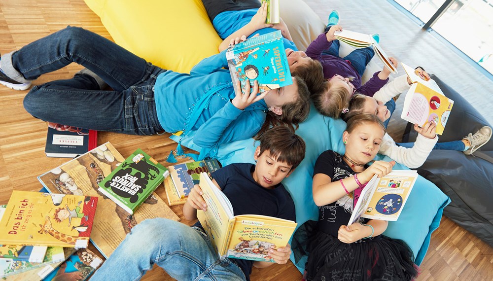 Die Stadtbibliothek startet mit neuen Tarifen ins neue Jahr: Kinder und Jugendliche leihen und lesen ab sofort kostenlos.