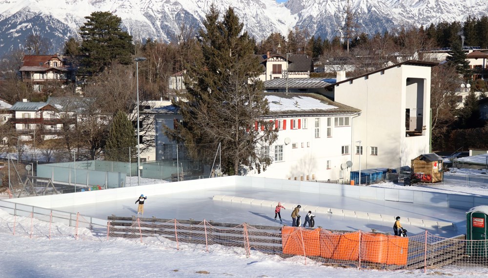 In Igls kann man sich bis voraussichtlich 27. Februar am Eis austoben.