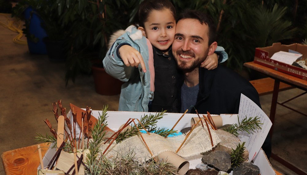 Ein besonderer Workshop fand Mitte Jänner in den Glashäusern der Stadtgärtnerei in der Rossau statt. Familien durften ihre Vision eines Naturspielplatzes in der Campagne Reichenau in Modellen nachbauen, wie auch Semir Hodza mit seiner Tochter, die ihre Ideen beisteuerten.