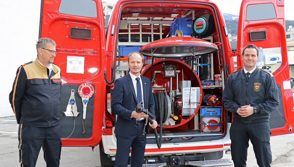 Bezirks-Feuerwehrkommandant Albert Pfeifhofer, Vizebürgermeister Johannes Anzengruber und Branddirektor Helmut Hager (v.l.n.r.) zogen Bilanz über das Jahr 2021 aus Sicht der Feuerwehr Innsbruck.