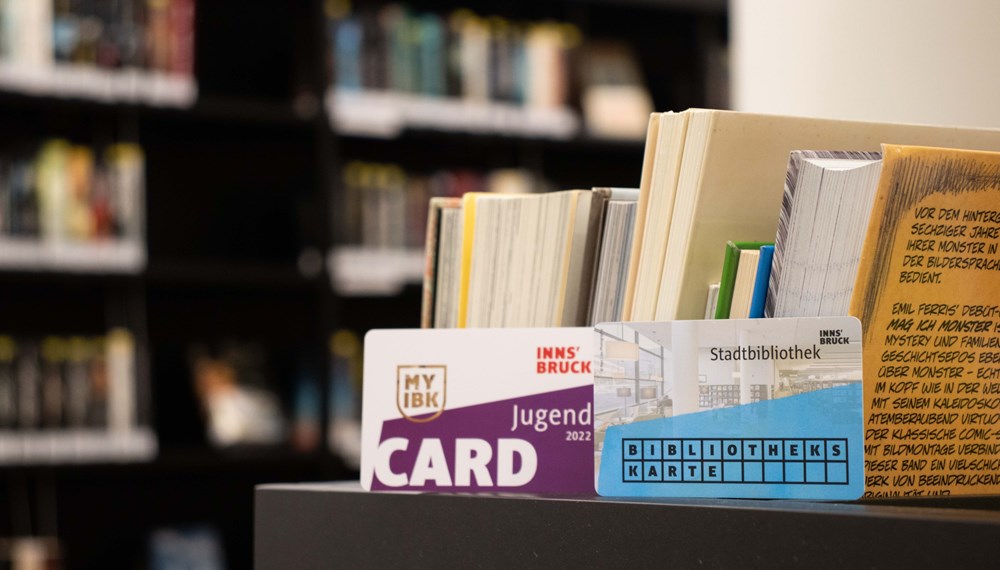 Freie Eintritte, Ermäßigungen und Gutscheine - Jugendliche profitieren das ganze Jahr über von den Vorteilen der „MyInnsbruck JugendCard", die auch die Mitgliedschaft der Stadtbibliothek inkludiert.