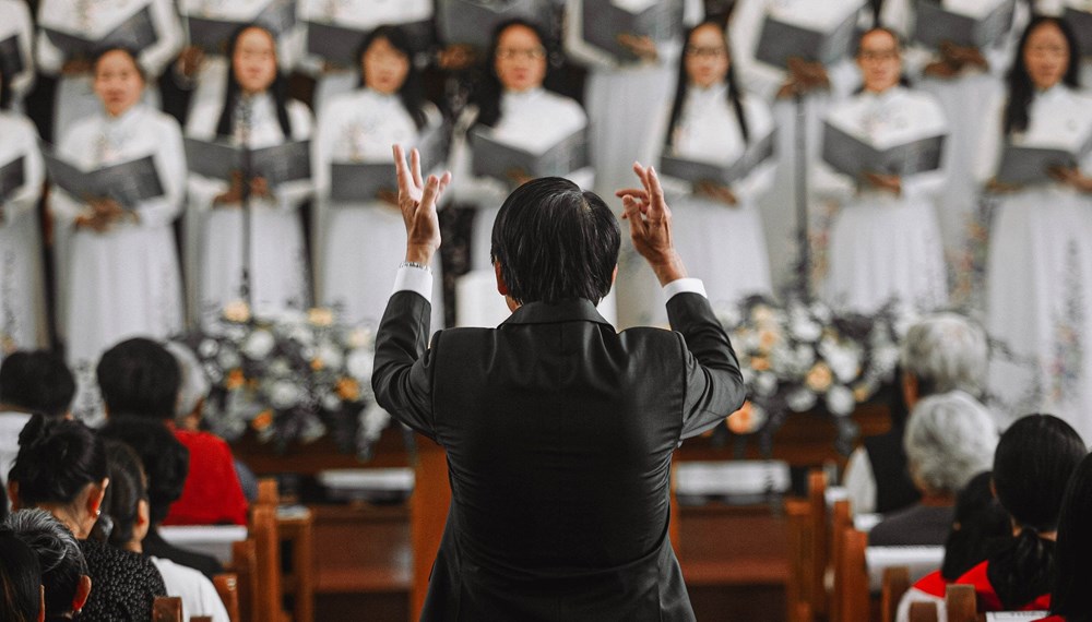 Die Abwandlung des Sprichwortes „Beim Singen kommen die Leute zusammen“ steht sinnbildlich für die neue Chor-Initiative in den ISD-Stadteiltreffs.