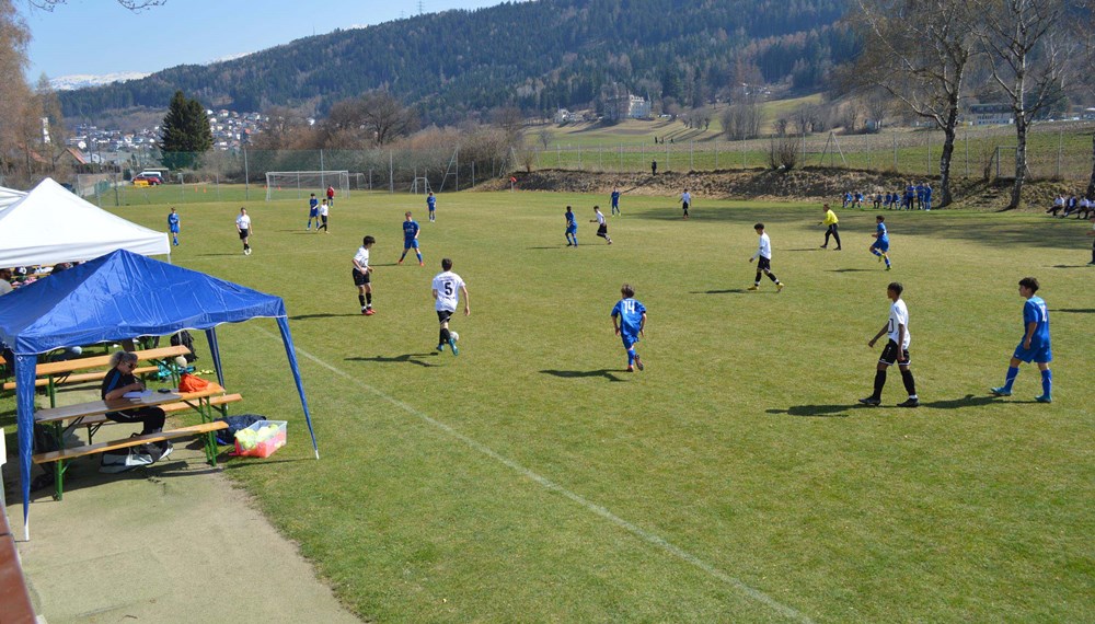 Erstmals wurde im Rahmen des Nachwuchscups als Erweiterung auch am Sportplatz Sieglanger gekickt.