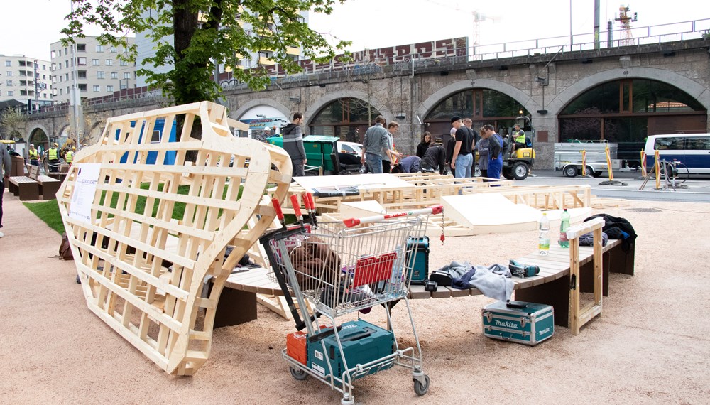Derzeit wird die Bühne im neuen Park aufgebaut. Am 21. Mai gibt es das Bogenfest und bis Ende August weitere Highlights im umfangreichen Programm zu erleben.