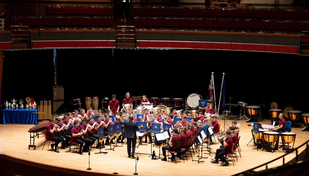 Mit 98 von 100 Punkten: Die Innsbrucker Blechblas-Formation „CatchBasinBrassBand“ konnte im englischen Birmingham zum zweiten Mal den Europameistertitel der „European Brass Band Association“ erringen.