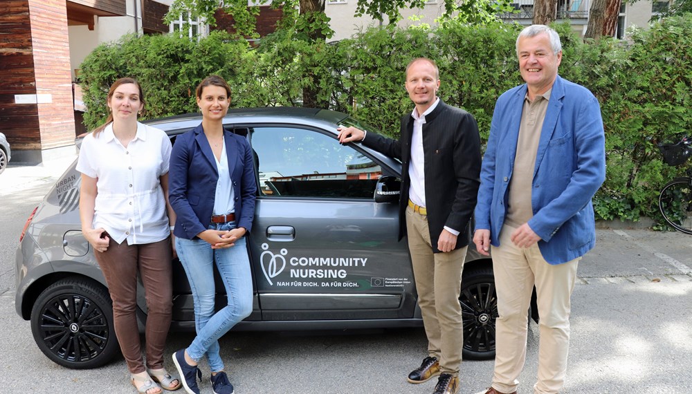 Community Nurse Verena Möschl, die Leiterin des „CommuNu“-Projekts, Nina Braun, Vizebürgermeister Johannes Anzengruber und ISD-Geschäftsführer Hubert Innerebner (v.l.) freuen sich über den Start des Pilotprojekts in Mühlau und Arzl.