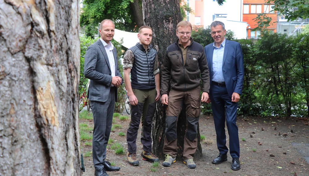 Innsbruck entsendet Mitarbeiter des Amtes für Wald und Natur nach Osttirol: v.l. Vizebürgermeister Johannes Anzengruber, Forstadjunkt Johannes Jennewein, Referatsleiter für Natur und Erholung Albuin Neuner und Bürgermeister Georg Willi.
