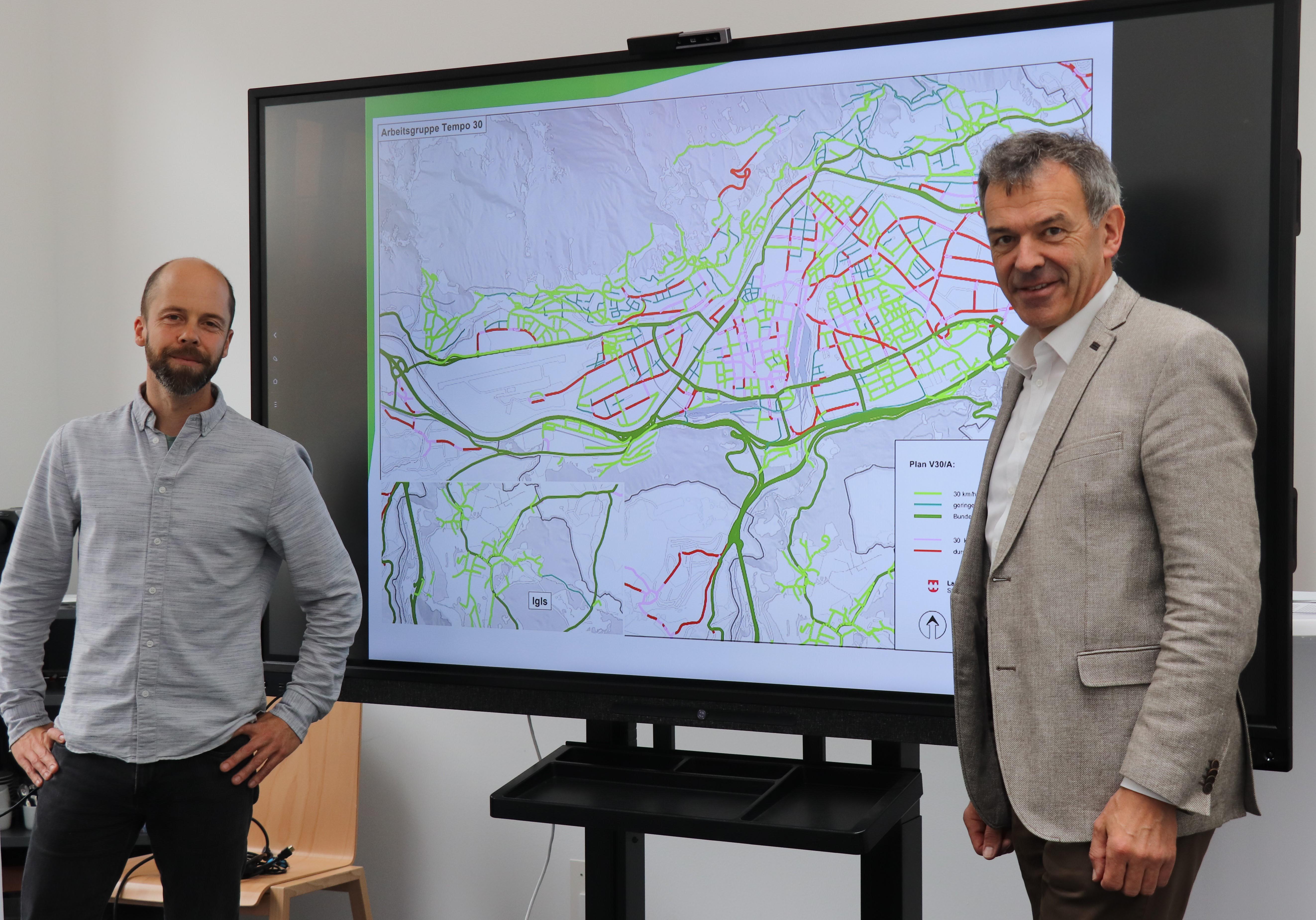Tempo 30 – mit und für die BürgerInnen: Bürgermeister Georg Willi und Paul Klumpner (ISD, li.) präsentierten erste Ergebnisse der im Juni gegründeten Arbeitsgruppe.