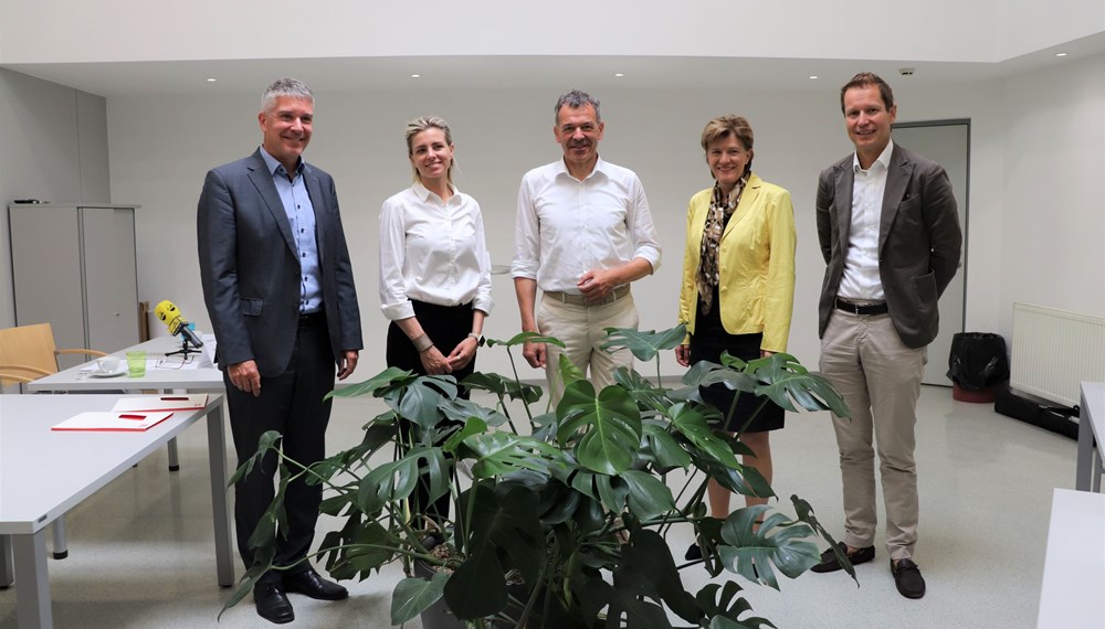 Präsentierten die Standortoffensive Reichenau (v.l.): Markus Dax (Geschäftsführer STEKA Werke; Bezirksausschuss Wirtschaftskammer), Daniela Allmeier (Geschäftsführerin RAUMPOSITION), Bürgermeister Georg Willi, Stadträtin Christine Oppitz-Plörer und Dieter Unterberger (Geschäftsführer Unterberger Gruppe; Spartenobmann Handel Wirtschaftskammer Tirol).