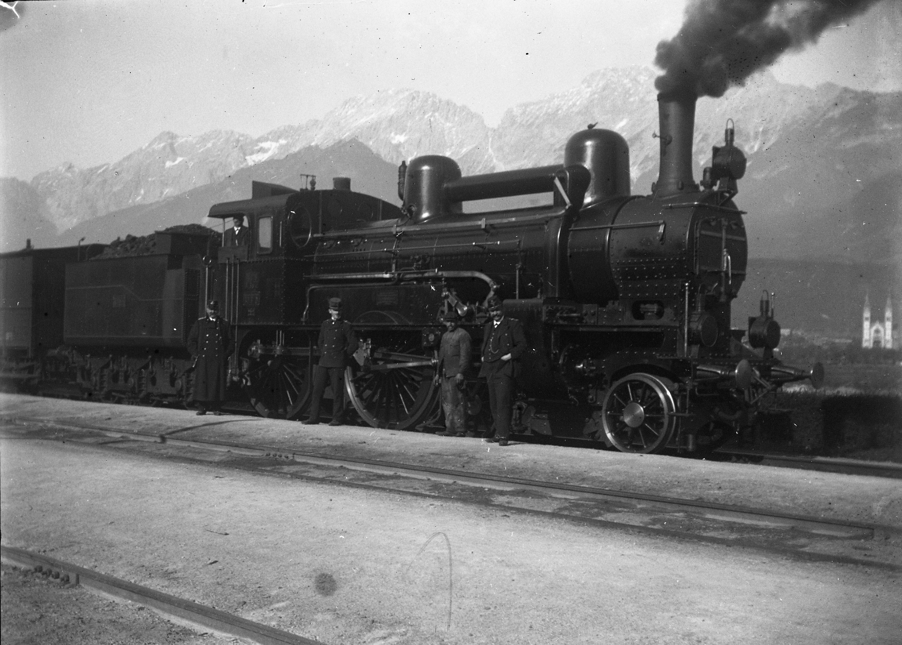 Dampflokomotive um 1901.