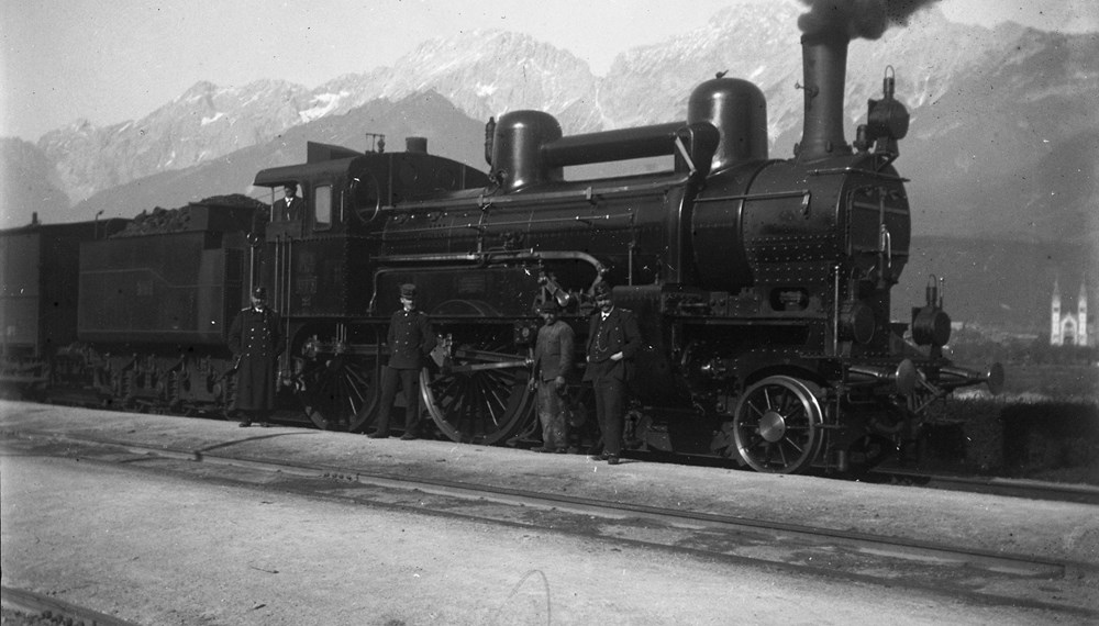 Dampflokomotive um 1901.