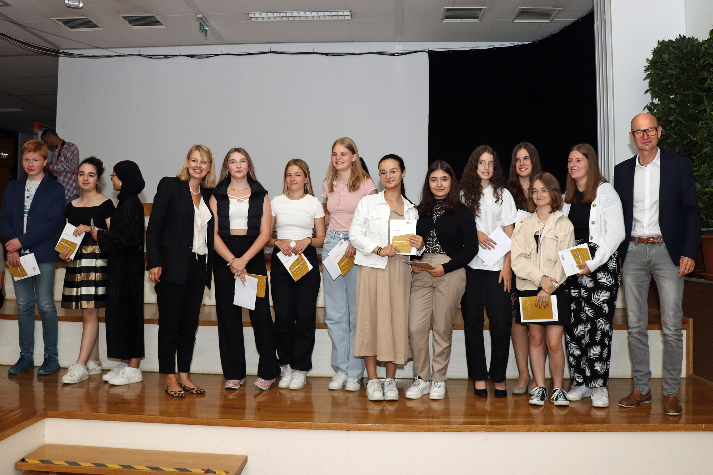 Die SchülerInnen der Mittelschule Hötting-West.