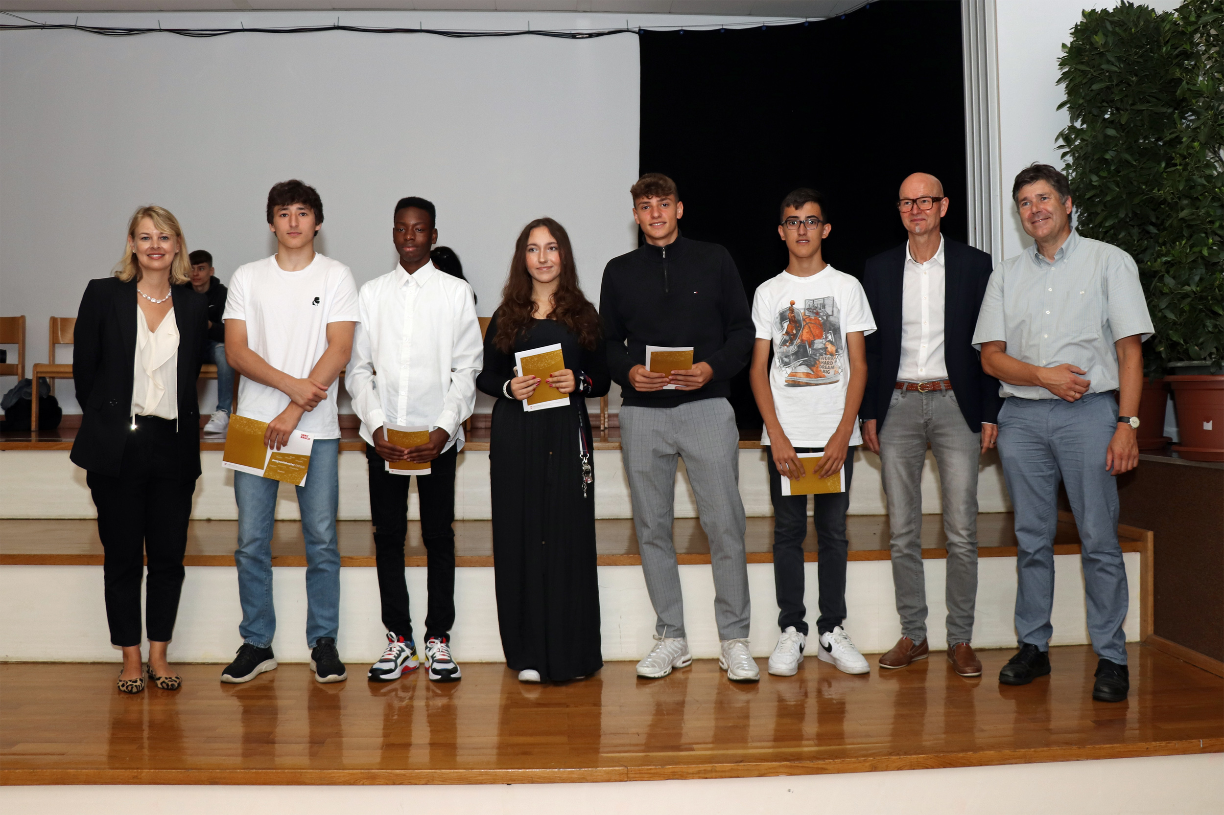 Die SchülerInnen der Mittelschule O-Dorf.