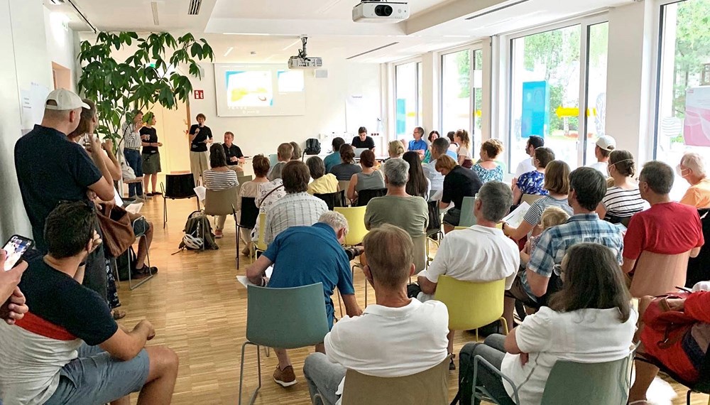 Großes Interesse im Stadtteiltreff Höttinger Au bei der Informationsveranstaltung zu Tempo 30.