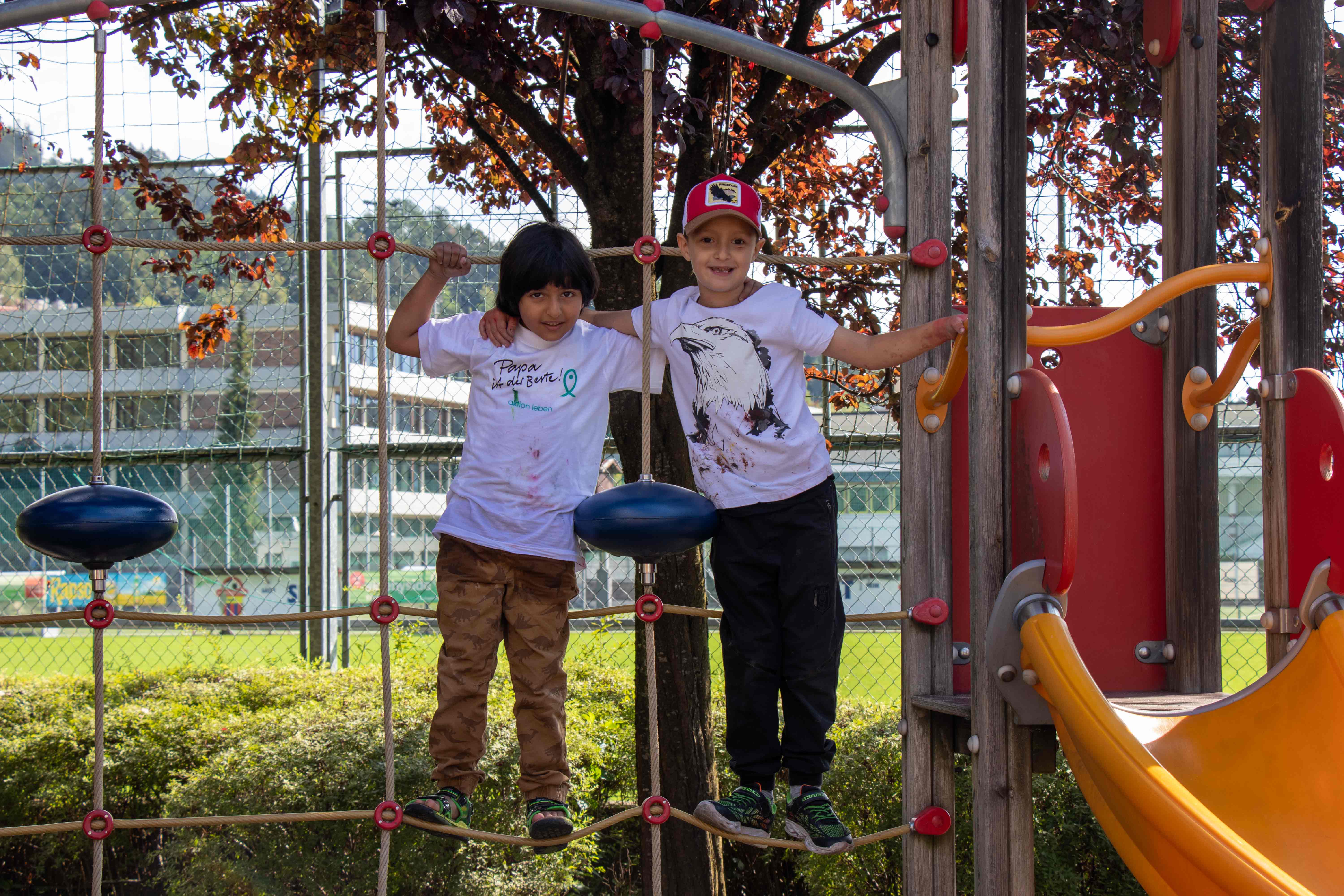 Beim gemeinsamen Spielen und Lernen findet man neue Freunde.