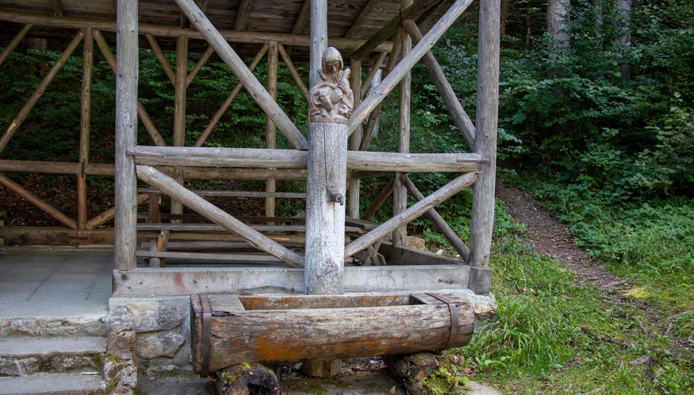 Beim Höttinger Bild gibt es künftig wieder eine funktionsfähige Trinkwasserversorgung. Kommende Woche finden Grabungsarbeiten statt. Der Kollnerweg bleibt deshalb von 29. August bis 2. September für Wanderer gesperrt