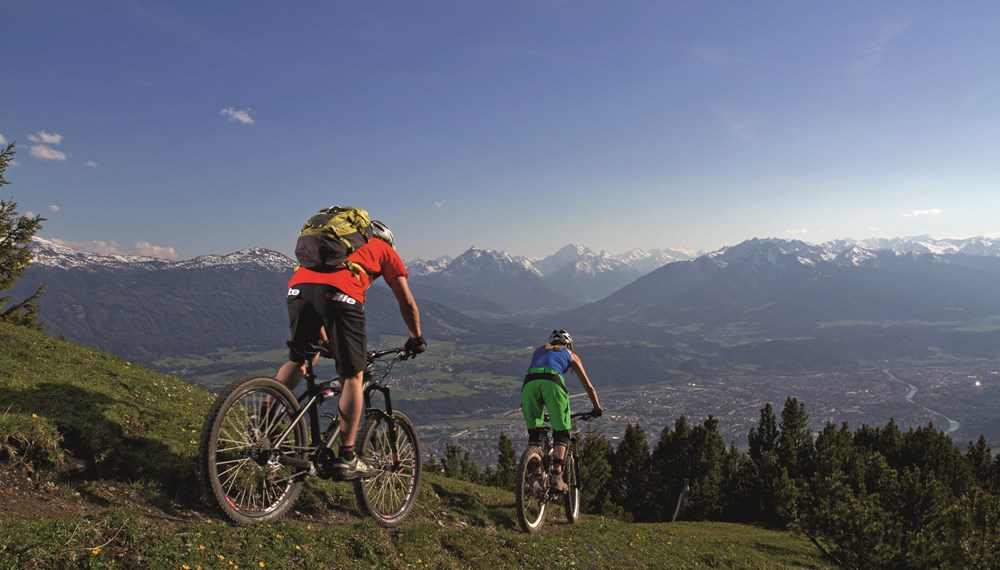 Mountainbiken ist in Innsbruck eine beliebte Freizeitbeschäftigung. Neue Trailführung für Hofwaldtrail beschlossen.
