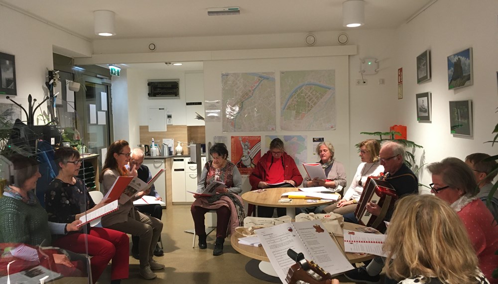 Komm sing‘ mit: Die erfolgreiche Reihe „Innsbruck singt in den Stadtteilen“ wird im Herbst fortgesetzt.