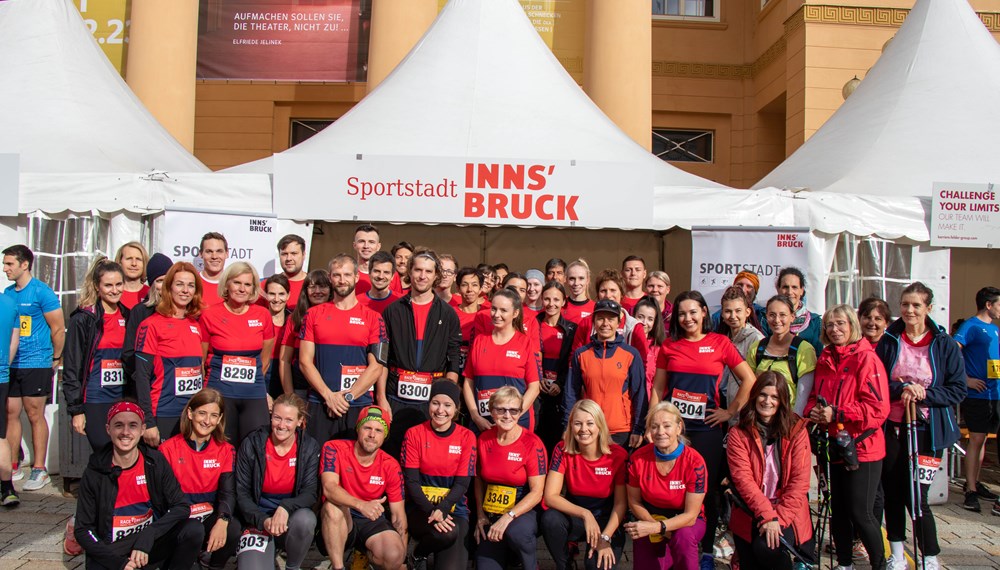 Gemeinsam für die Firma laufen hieß es am Samstag, den 17. September 2022, bei der 20. Auflage des Tiroler Firmenlaufs. Auch rund 18 Teams des Stadtmagistrats Innsbruck wagten sich auf die Lauf- und Walkingstrecke. Im Fokus des jährlich stattfindenden Events stand neben der sportlichen Herausforderung auch das Miteinander unter den ArbeitskollegInnen.