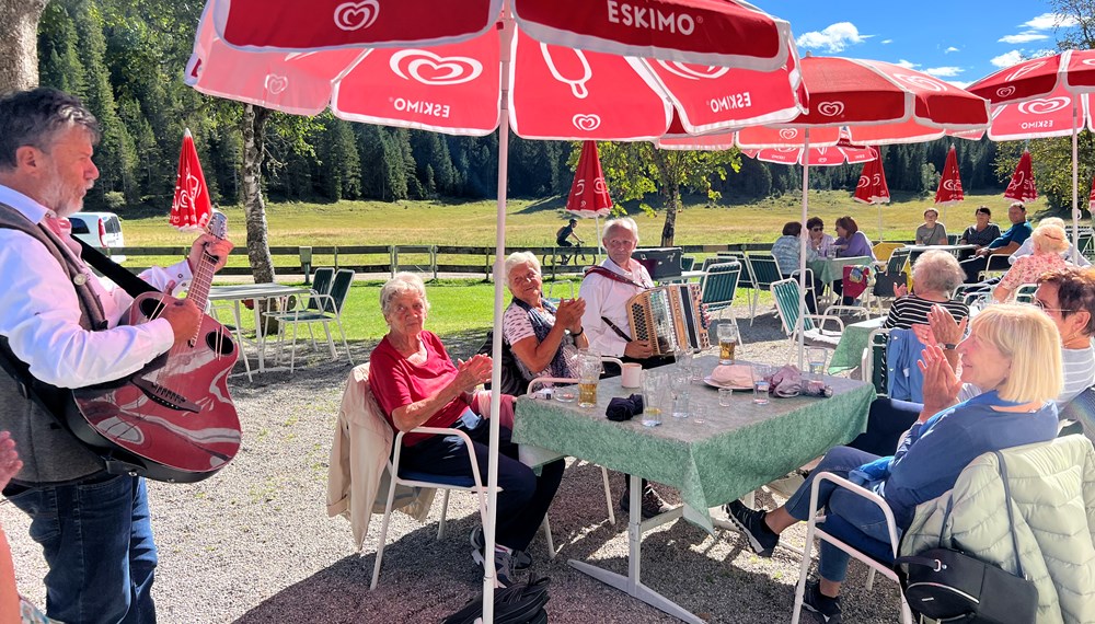 Gesundheitsförderung durch soziale Teilhabe: Beim vom Referat für Frauen und Generationen betreuten SeniorInnen-Ausflug nach Wildmoos herrschte beste Stimmung.