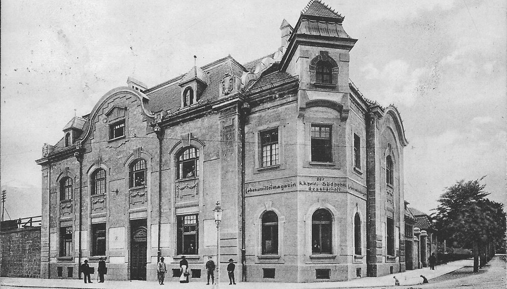 Das Lebensmittelmagazin der k. k. Südbahngesellschaft an der Ecke Brunecker-/
Museumstraße um 1908