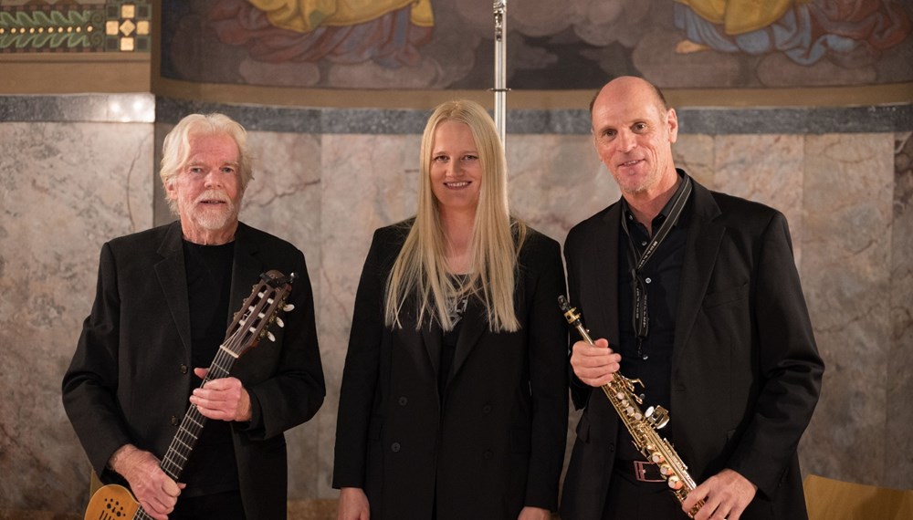 Das neue Projekt „Quo Vadis Fundamentum“ startete am 20. Oktober mit einer Lesung von Bernadette Abendstein in der Einsegnungshalle am Ostfriedhof. Sie las Gedanken von Edith Stein. Musikalisch untermalt wurde der Abend durch das Duo "Reeds & Strings" (Walter Tolloy und Markus Geyr). Bei dieser überkonfessionellen Veranstaltung werden Gedanken verstorbener, besonderer Persönlichkeiten wie Bertha von Suttner, Marie von Ebner-Eschenbach, Mahatma Gandhi oder Charlie Chaplin vorgestellt. Die Reihe wird 2023 fortgesetzt.