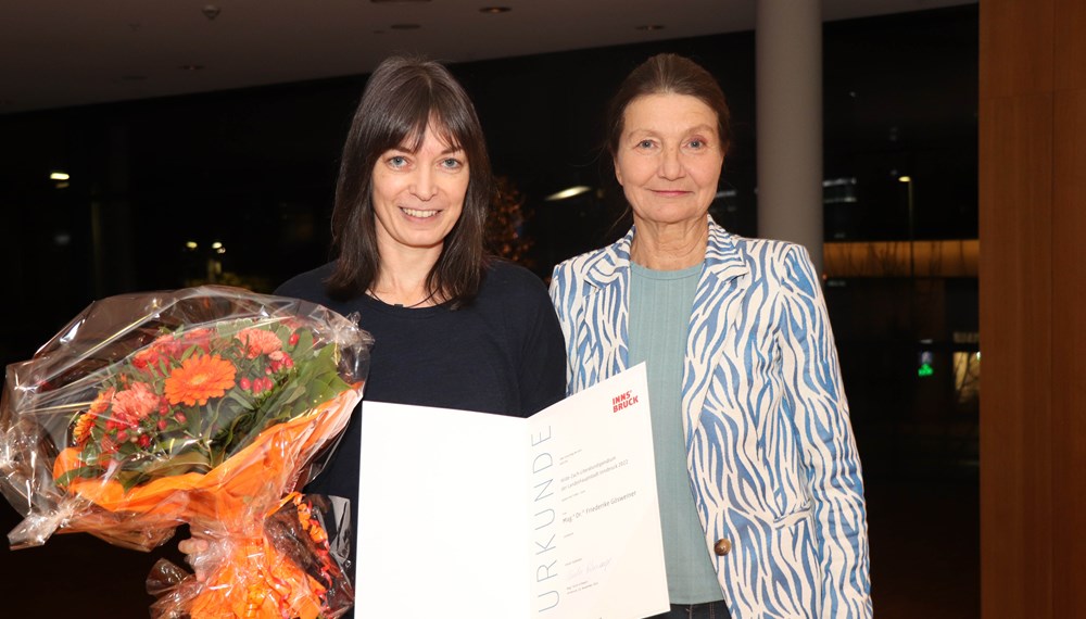 Die Autorin Friederike Gösweiner erhielt das „Hilde-Zach-Literaturstipendium 2022“.