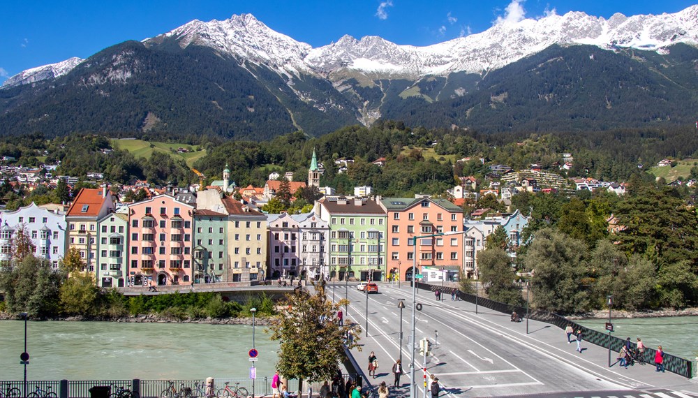 Ein Herzstück Innsbrucks: Die heuer generalsanierte Innbrücke ist eines von acht Großprojekten, die mit Mitteln des Kommunalen Investitionsprogramms (KIP) kofinanziert werden konnten.