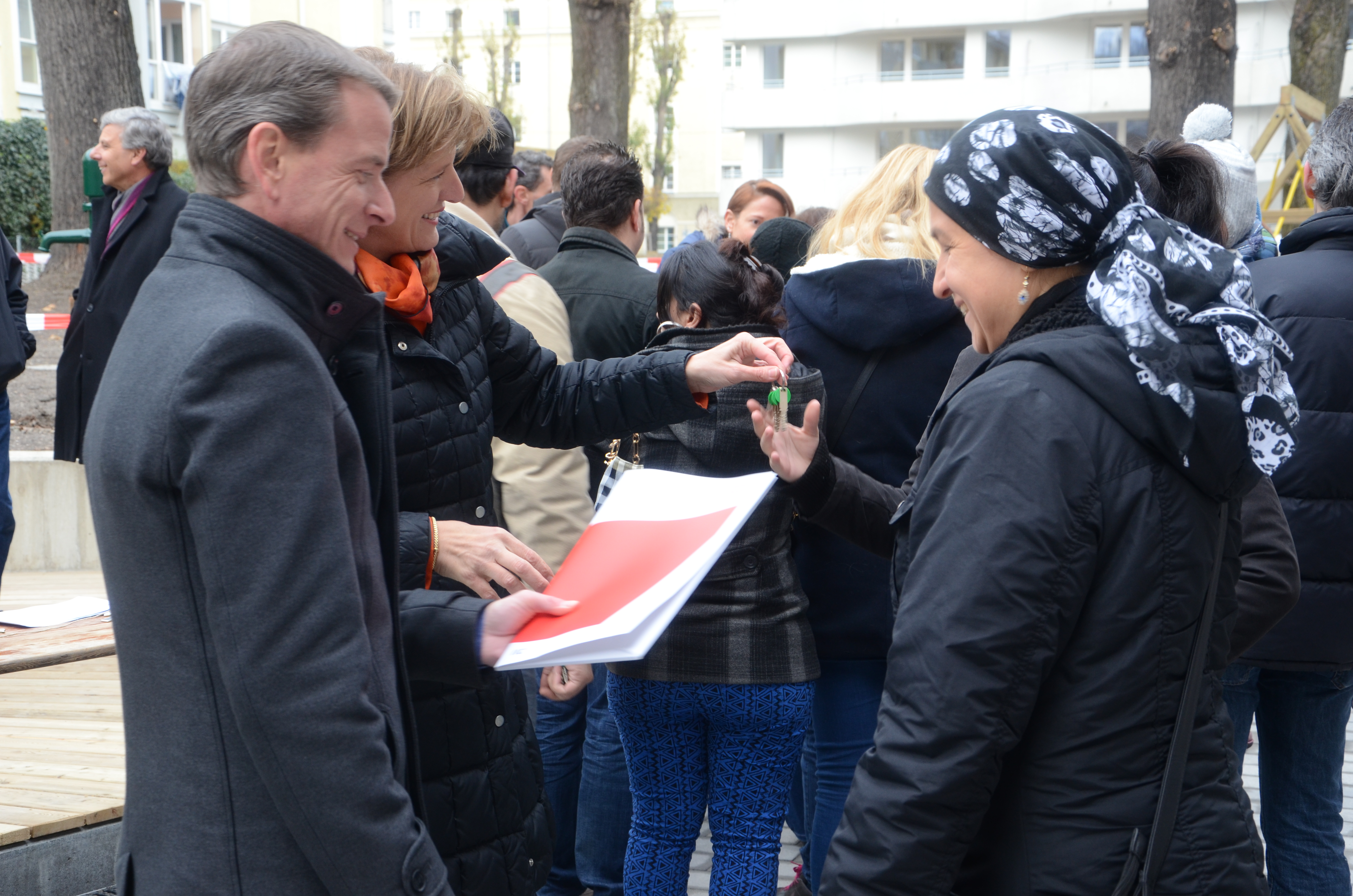 Schlüsselübergabe der neuen Wohnanlage in der Sebastian-Scheel-Straße