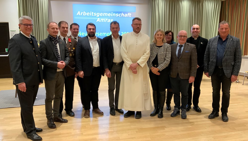 Freuten sich auf den Neujahrsempfang 2023 (v. l.): Obmann Ferdinand Neu, Vizebürgermeister Johannes Anzengruber, Feuerwehrkommandant Markus Hundsbichler, Altkommandant Hannes Trenkwalder, KO GR Christoph Appler, Bürgermeister Georg Willi, Pfarrer Maximilian Stefan Thaler, Stadträtin Elisabeth Mayr, GRin Astrid Denz, KO-Stv. GR Markus Stoll, Pfarrvikar Girolamo Tricarico und KO GR Helmut Buchacher.