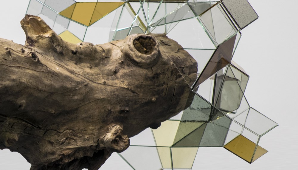 Ist etwas verborgen hinter der Kunst oder ist sie, was sie ist? Diesen und anderen Fragen widmet sich der Künstler Thomas Medicus in „Below the Surface Is Another Surface“. Zu sehen bis 1. April in der Galerie Plattform 6020.