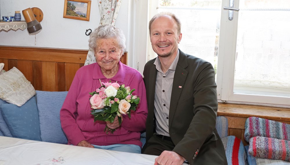 Vizebürgermeister Johannes Anzengruber besuchte in Hötting die Jubilarin Maria Anna Moser.