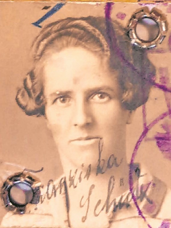 Franziska Schütz, 1944. Sie beschaffte Ernst Federspiel Wehrmachtssiegel zur Fälschung von Fluchtdokumenten.