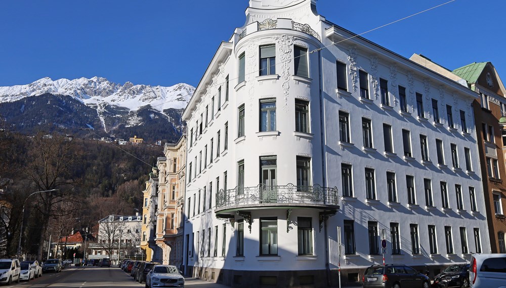 Innsbruck ist mehr als die historischen Sichtachsen und Sehenswürdigkeiten im Zentrum. Hier zu sehen ein renoviertes historisches Gebäude in der Conradstraße 6.