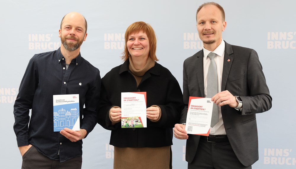 Der Bereichsleiter der ISD Stadtteilarbeit, Paul Klumpner, Vizebürgermeister Johannes Anzengruber und Gemeinderätin Renate Krammer-Stark stellten gemeinsam die neue Innsbrucker Stadtteilförderung vor.