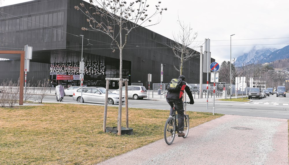 Aufpassen gilt immer, aber besonders dort, wo Rad-/Fußwege stark befahrene oder unübersichtliche Straßen kreuzen.