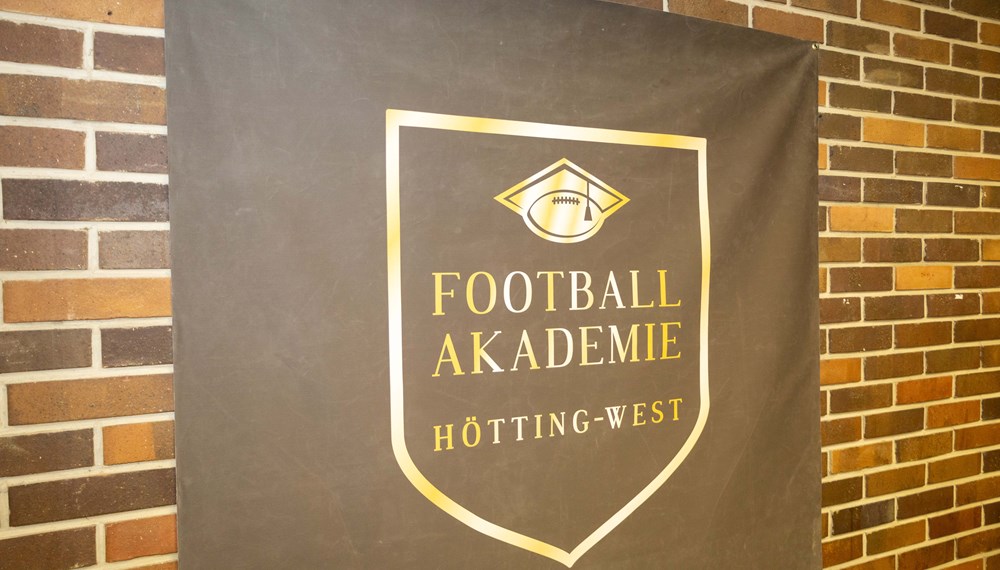 Die Football Akademie in der MS Hötting-West feiert heuer ihr zehnjähriges Jubiläum. Auch der Schulzweig Robotics und Kreatives Handwerk besteht seit vier Jahren.