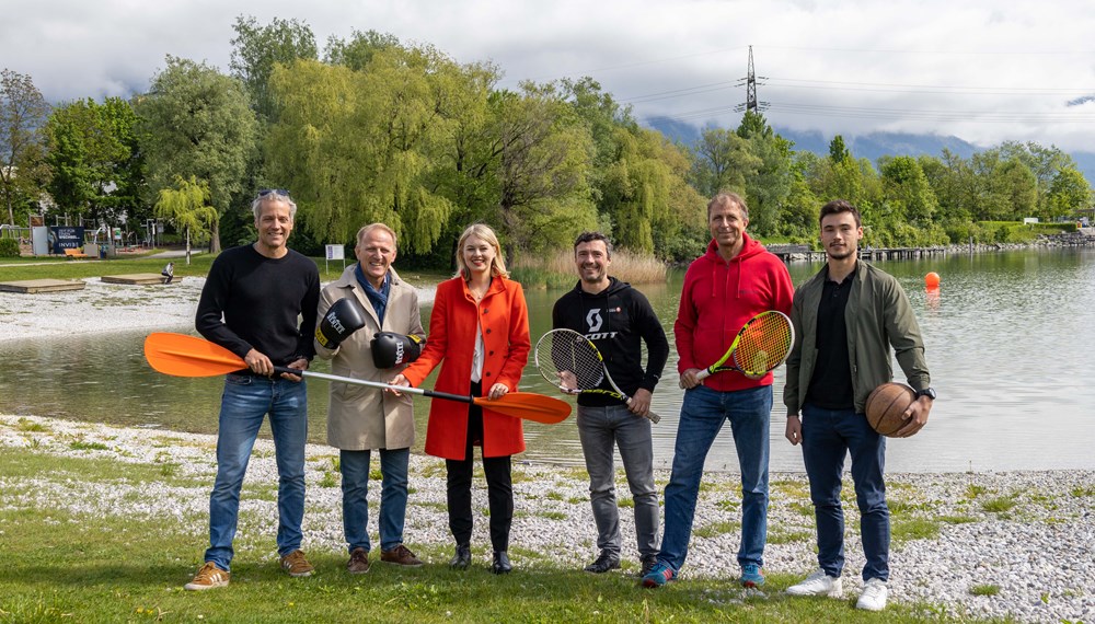 Freuen sich auf die 20. Ausgabe des Innsbrucker Sommersporttages am Baggersee: v. l. n. r.: Arno Joast (Agentur Triebwerk), IKB-Bäderleiter Ulrich Mayerhofer, Sportstadträtin Elisabeth Mayr, Christian Lettner (Geschäftsführer Sportunion Tirol), Claus Triendl (Betriebsleiter Baggersee/IKB) und Johannes Mairoser (Referat Sportprojekte und Sportanlagen).