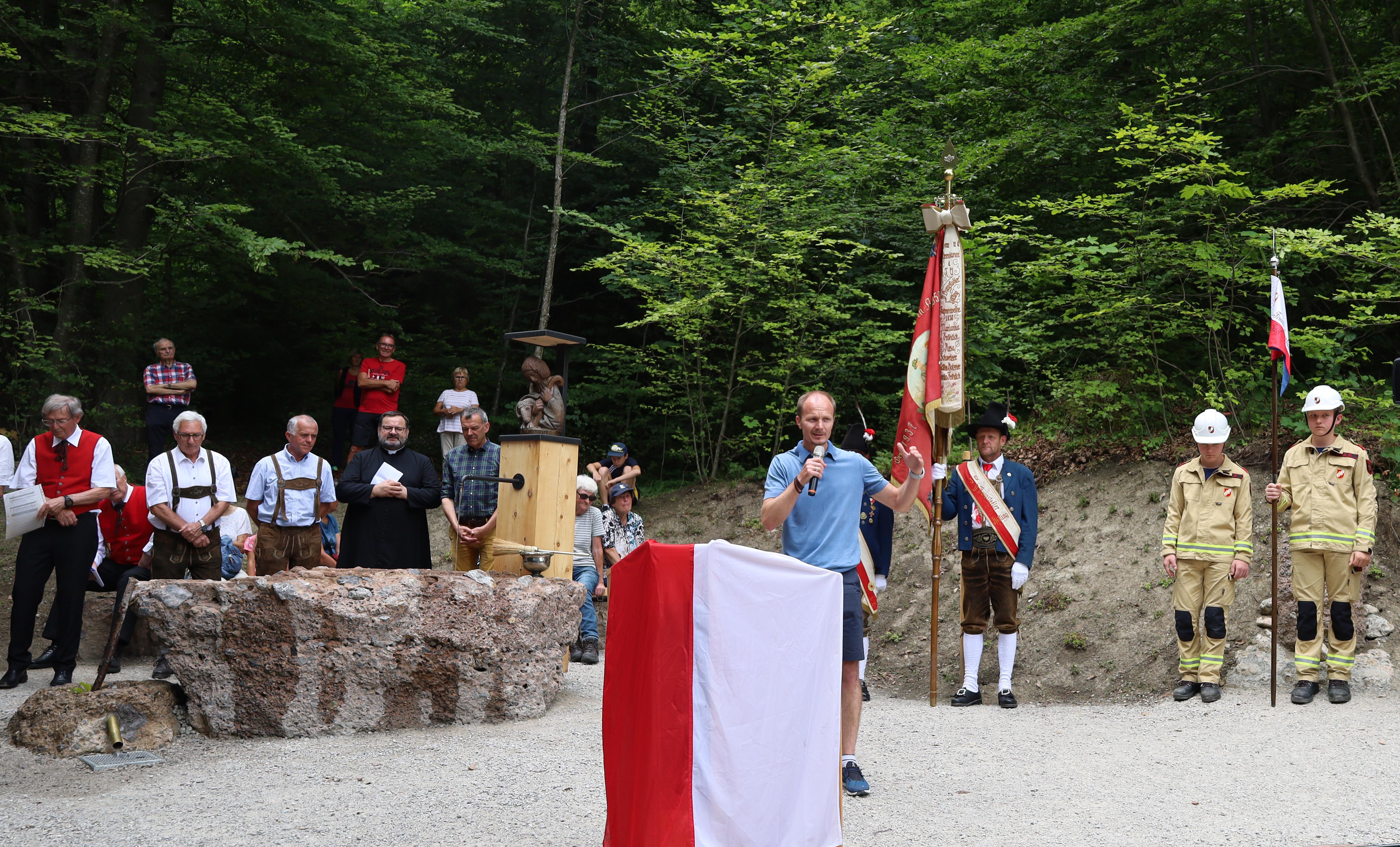 Vizebürgermeister Johannes Anzengruber: „Erfreulich ist, dass es uns gelungen ist, das Wasser vom Berg herab zum Brunnen zu leiten.“