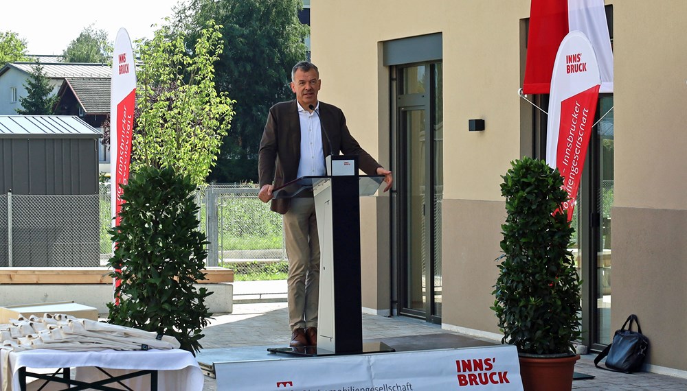 "Wohnen müssen wir alle – deshalb sollten es sich auch alle leisten können" betont Bürgermeister Georg Willi.