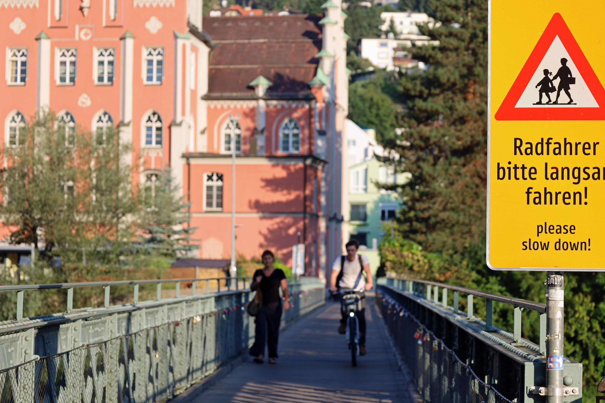 Radfahren ist am Emile-Béthouart-Steg über den Inn weiterhin erlaubt.