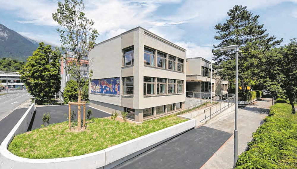 Der Kindergarten in der Au (r.) ist nach erfolgter Sanierung zu einem modernen „Lebensraum“ geworden.