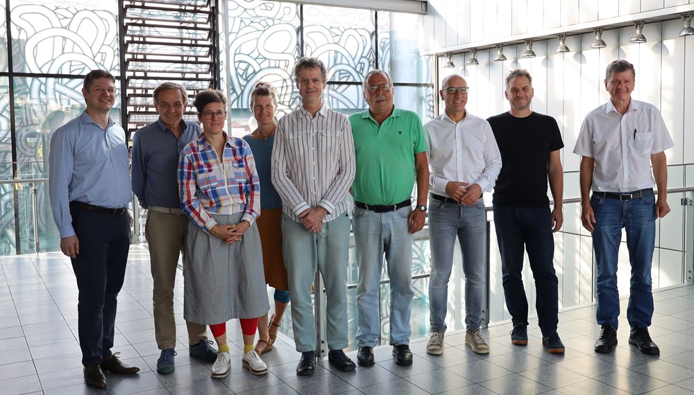 Der Gestaltungsbeirat tagte im September und wählte einen neuen Vorstand. im Bild (v.l.) Philipp Heinricher (Referat Projekte, Gestaltung und Ortsbildschutz), Josef Fink, Kornelia Gysel, Marie-Theres Okresek, Bernd Vlay (Vorsitz), GR Gerhard Fritz, Wolfgang Andexlinger (Amt für Stadtplanung, Mobilität und Integration), Andreas Cukrowicz und Hans-Peter Sailer (Referatsleiter Projekte, Gestaltung und Ortsbildschutz).