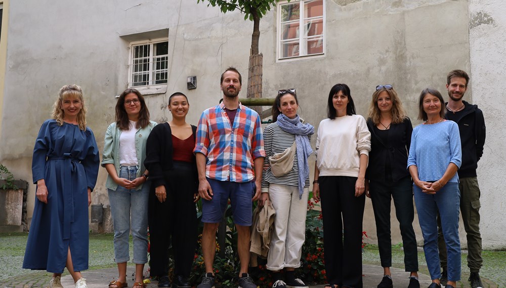 Wichtige Impulse für Innsbruck: Kulturamtsleiterin Isabelle Brandauer (li.) und Kulturstadträtin Uschi Schwarzl (re.) mit Markus Margreiter (Kulturentwicklung und Förderungen, 1.v.r.) gratulierten den PreisträgerInnen der “stadt_potenziale 2023”.