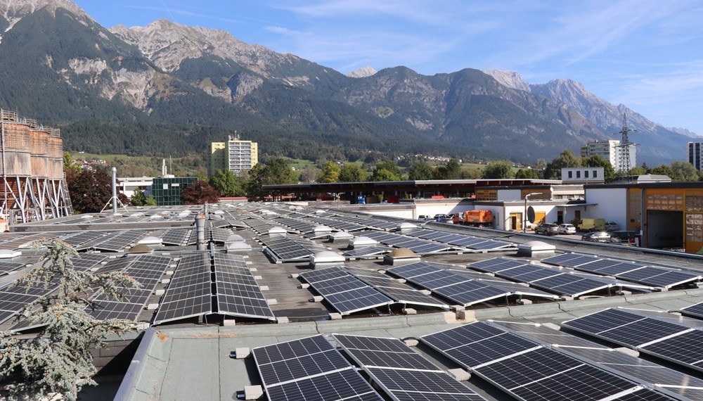 Mit 1.365.000 kWh Strom pro Jahr befindet sich die größte PV-Anlage am IIG-Betriebsareal in der Roßaugasse 4.